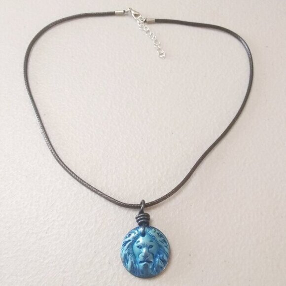 Lion Leo Lioness - Blue Lion Medallion for Big Cat Lovers! 17 Cord +2" Extender - Picture 3 of 6